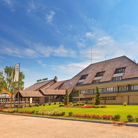 Hotel Livade Čačak エクステリア 写真