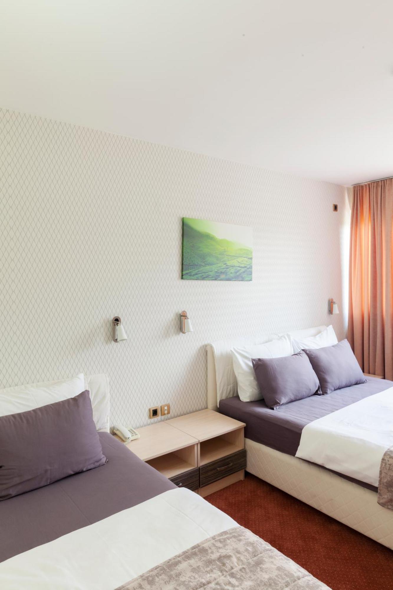 Hotel Livade Čačak エクステリア 写真